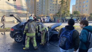 Büyükçekmece'de seyir halindeki araç alev topuna döndü