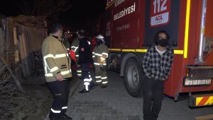 Devrilen soba odayı yaktı, bekçiler su kovalarıyla söndürdü