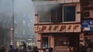 Diyarbakır'da korkutan yangın, restoran kül oldu