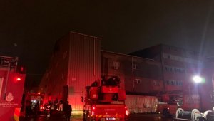 Esenyurt'ta 4 katlı tekstil fabrikası alev alev yandı