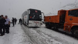 Kahramanmaraş'ta ulaşım ve eğitime kar engeli
