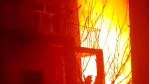 Konya'da tek katlı ev alev alev yandı