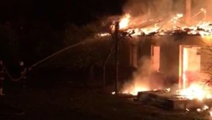 Kullanılmayan okul yandı