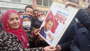 Malatya'da esnaf doların düşüşünü halaylarla kutladı