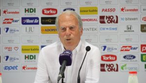 Mustafa Denizli: "İstanbul deplasmanlarından mağlubiyetsiz dönmek önemli"