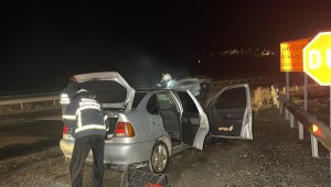 Seyir halinde ki otomobil alev alev yandı
