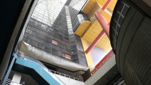 'Dünyanın en saçma binası'na ilk kazma vuruldu