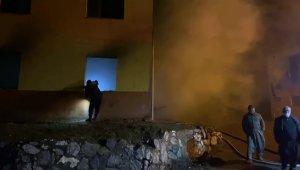 Adana'da çıkan yangında ev kullanılmaz hale geldi