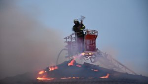Aksaray'da benzin istasyonunun restoran ve oteli alev alev yandı