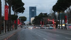 Arnavutluk sokakları Cumhurbaşkanı Erdoğan için Türk bayraklarıyla donatıldı