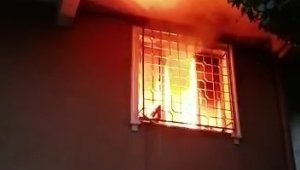 Ataşehir'de evin alev alev yandığı anlar kamerada