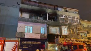 Ataşehir'de yangında komşuları dumandan etkilenirken, sosyal medyada yayın yaptı