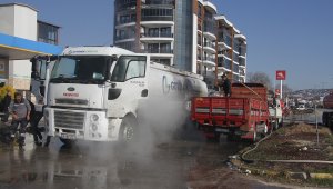 Benzin istasyonunda park halindeki tır bomba gibi patladı