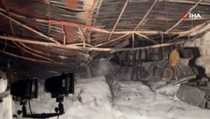 Büyükçekmece'de çatı izolasyon malzemelerinin bulunduğu depoda yangın