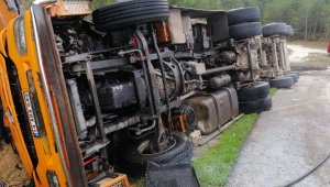 D150 karayolunda kömür yüklü tır devrildi: 1 yaralı