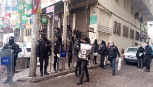 DBP il binasında 7 saat süren arama tamamlandı, çok sayıda materyal toplandı