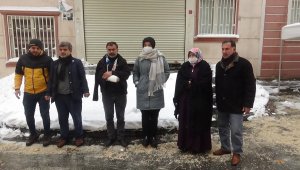 Evlat hasreti çeken aileler kar altında nöbette