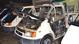 Galerideki minibüs alev aldı