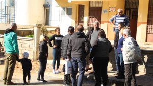 Genç kadın kira ücretini alamadığı dairenin bulunduğu binayı yakmaya çalıştı