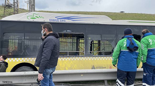 İETT otobüsü kaza yaptı, yolcular kırık camdan çıkarıldı