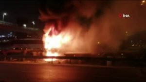 İşçi servisinden kaçarken park halindeki tıra çarptı, alev topuna döndü