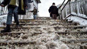 İstanbul'da yürüyen her şey dondu