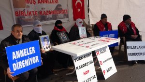 Muş'ta annelerin dondurucu soğuktaki evlat nöbeti sürüyor