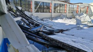 Okulun spor salonu çöktü