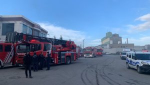 Pendik'te demir fabrikasında patlamanın ardından yangın çıktı