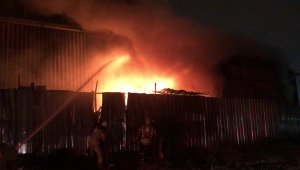 Sancaktepe'de atık yönetim merkezi alev alev yandı