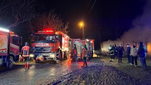 Sinop'ta tek katlı ahşap ev yangında kül oldu