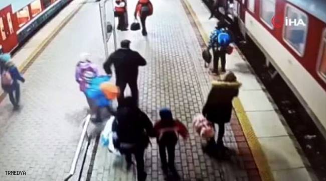 Slovakya'da trenin altına düşen kadın son anda kurtarıldı