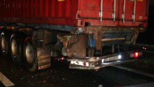 TEM'de 2 tır ve 1 kamyonetin karıştığı zincirleme kazada faciadan dönüldü