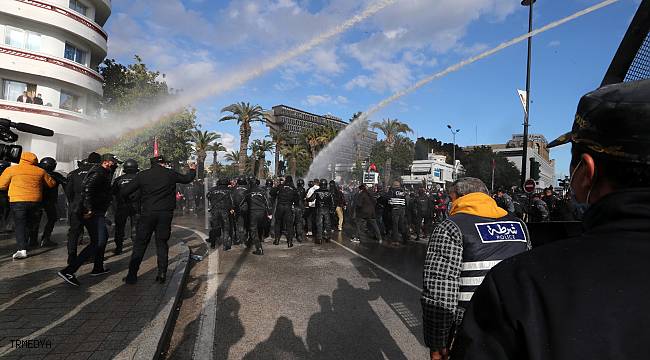 Tunus'ta Yasemin Devrimi'nin yıldönümünde halk sokağa indi