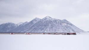 Van Gölü Ekspresinin muhteşem görüntüsü büyülüyor