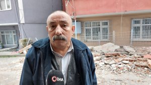 Balkonu çöken vatandaş: "Deprem oldu sandık, 5 dakika öncesine kadar balkondaydık"