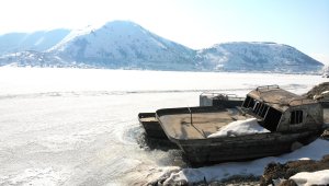 Çat Barajı buz tuttu