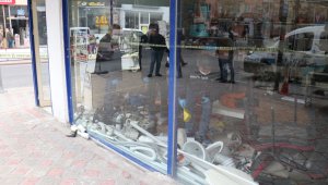 Esnafların baltalı bıçaklı kavgasında 3 yaralı