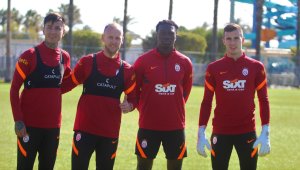 Galatasaray'da 4 futbolcu geldi, 8 gitti