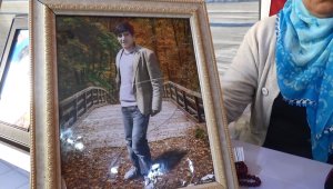 Evlat nöbetindeki aileler 917 gündür sorumlu buldukları HDP'nin kapısında