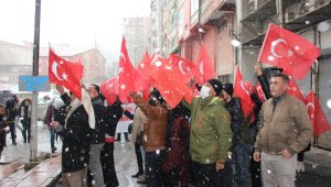 Hakkari annelerinin kar altında evlat nöbeti