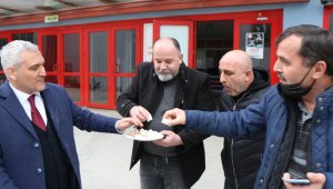 Karabükspor küme düştü, başkan helva dağıttı