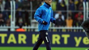 Mesut Özil yedek kulübesinde