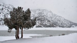 Püren Göleti buz tuttu