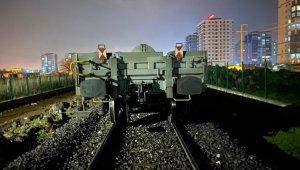 Trenin çarptığı genç kız ağır yaralandı