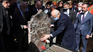 Alpaslan Türkeş, vefatının 25'inci yılında kabri başında anıldı