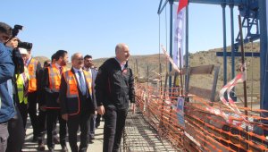 Bakan Karaismailoğlu: "Eğiste Viyadüğü, ülkemizin tarihine geçecek ve simge yapılarımızdan biri olacak"
