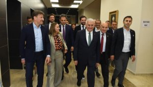 Binali Yıldırım: "Yolları böleriz, Türkiye'yi böldürtmeyiz"