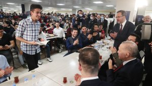 Cumhurbaşkanı Erdoğan: "Öğrenci burslarını ve kredilerini mayıs ayı için 25'inde hesaplara yatıracağız"