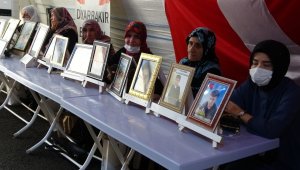 Evlat nöbetindeki baba: "Onlar Avrupa'da 7 dil okuyorlar, senin kalemi kırıp silah verdiler"